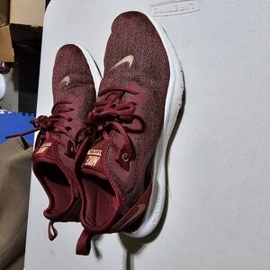 Nike Men's Maroon Running Shoes